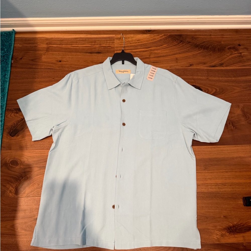 casual Tommy Bahama light blue button down shirt